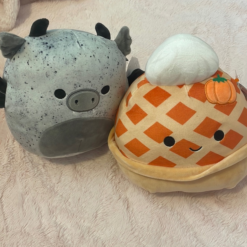*BUNDLE* Gio Gargoyle Squishmallow, Pippie Pumpkin Pie squishmallow 🎃👻